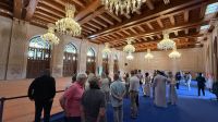 Besichtigung der Sultan-Qabus-Moschee &ndash; &copy; Jacob Spangenberg (Eberhardt TRAVEL)