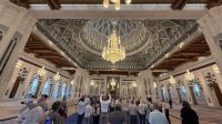 Besichtigung der Sultan-Qabus-Moschee &ndash; &copy; Jacob Spangenberg (Eberhardt TRAVEL)