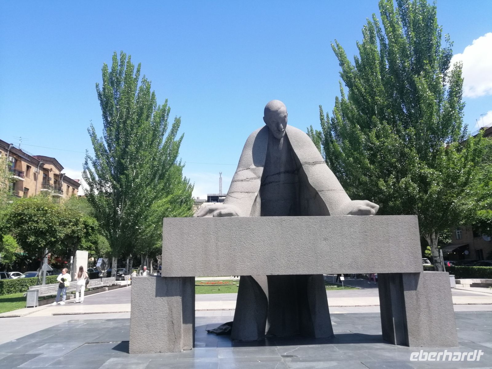 Stadtrundgang durch Jerevan: Denkmal für Stadtarchitekten Alexander Tamanian &ndash; &copy; Andrej Kulikov (Eberhardt TRAVEL)