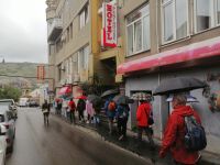 Stadtrundgang durch Tbilisi mit Regenschirm &ndash; &copy; Andrej Kulikov (Eberhardt TRAVEL)