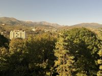 IMG_2663.JPGBlick auf Dilijan &ndash; &copy; Falk Rätzer (Eberhardt TRAVEL)