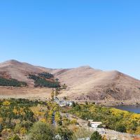 Armenien: Blick vom Sewan-Kloster &ndash; &copy; Inge Bily (Eberhardt TRAVEL)