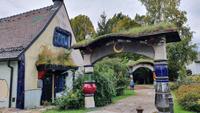 Tore der Religionen an der Hundertwasserkirche Bärnbach &ndash; &copy; Marlies Thrum (Eberhardt TRAVEL)