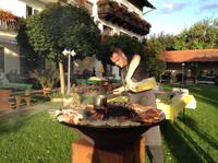 am Grill &ndash; &copy; Uta Schöne (Eberhardt TRAVEL)