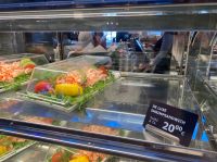 Snacks an Bord &ndash; &copy; G. Adamietz (Eberhardt TRAVEL)