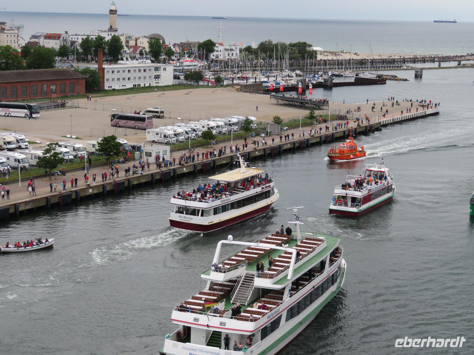 Warnemünde auslaufen &ndash; &copy; Kathrin Mickan (Eberhardt TRAVEL)