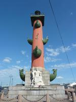 St.Petersburg- eine der Rostra-Säulen auf der Strelka &ndash; &copy; Petra Scherbaum (Eberhardt TRAVEL)