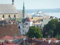Tallinn- Blick zum Hafen- mit AIDAsol &ndash; &copy; Petra Scherbaum (Eberhardt TRAVEL)