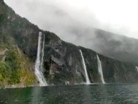 Drei der sogenannten vier Schwestern im Milford Sound &ndash; &copy; Simone Willner (Eberhardt TRAVEL)