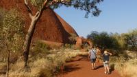 Wanderung am Uluru &ndash; &copy; Frank Nimschowski (Eberhardt TRAVEL)