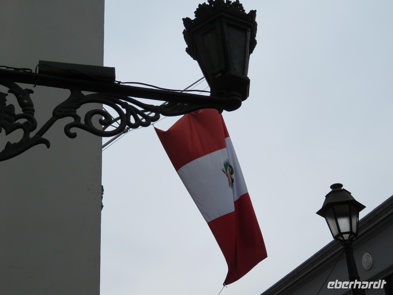 Flagge-von-Peru &ndash; &copy; Maria Drewans (Eberhardt TRAVEL)