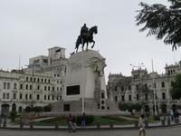 Stadtrundfahrt_Lima_Plaza-San-Martin &ndash; &copy; Maria Drewans (Eberhardt TRAVEL)