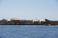 Besuch-bei-einer-Familie-auf-den-Uros-Inseln_Titicacasee_Peru &ndash; &copy; Maria Drewans (Eberhardt TRAVEL)