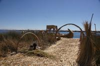 Besuch-bei-einer-Familie-auf-den-Uros-Inseln_Titicacasee_Peru &ndash; &copy; Maria Drewans (Eberhardt TRAVEL)