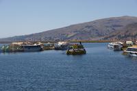 Besuch-bei-einer-Familie-auf-den-Uros-Inseln_Titicacasee_Peru &ndash; &copy; Maria Drewans (Eberhardt TRAVEL)