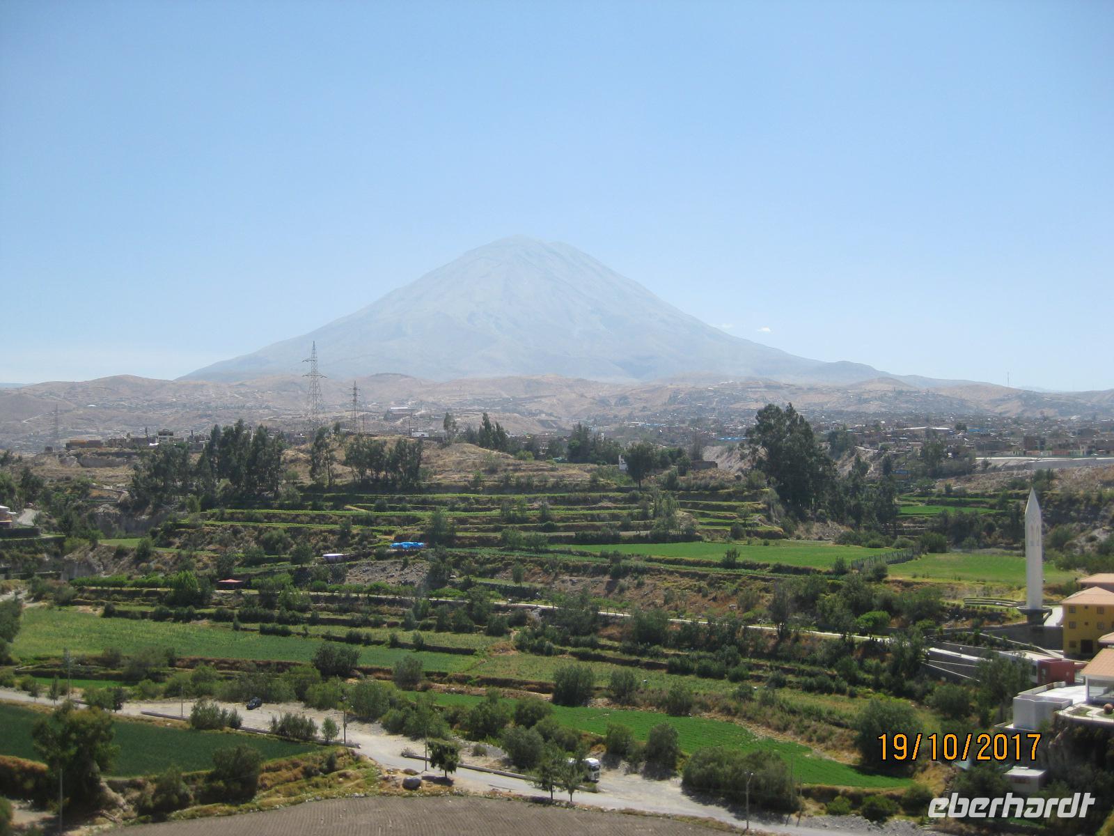 67_Auf unserer Stadtrundfahrt durch Arequipa - Misti &ndash; &copy; Johanna Schilling (Eberhardt TRAVEL)