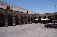 Kreuzgänge des ehem. Jesuitenklosters, Arequipa &ndash; &copy; Andreas Böcker (Eberhardt TRAVEL)