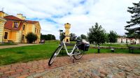 083 - Schloss Roman Fahrrad &ndash; &copy; Vivien Fiedler (Eberhardt TRAVEL)