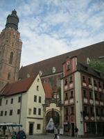 Haus Hänsel u.Gretel,Hintergrund Elisabethkirche &ndash; &copy; Kerstin Veit (Eberhardt TRAVEL)