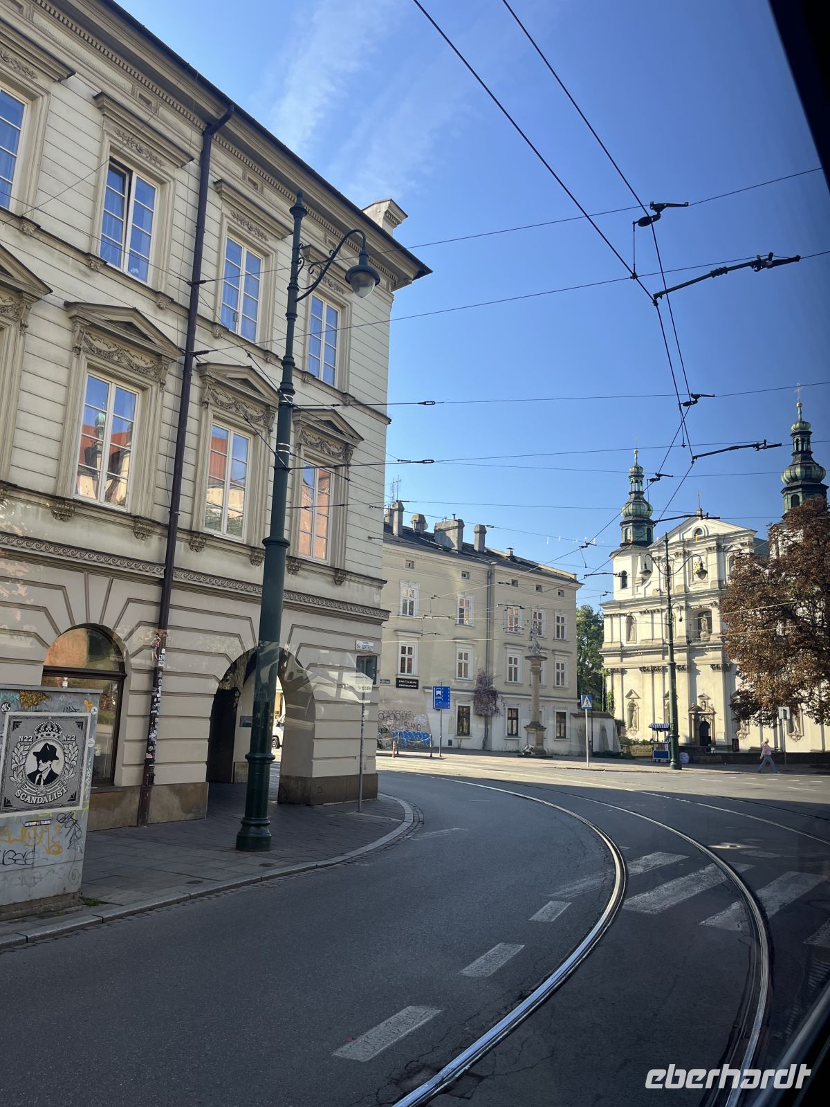 Krakau - mit der Bahn- blick auf die barocke Kirche 