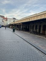 Krakau - an den berühmtenKrakauer Tuchhallen - am Rynek &ndash; &copy; Renate Grafe (Eberhardt TRAVEL)