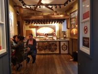 Lissabon - hier werden frische Pastei gebacken und verkauft(65).jpg &ndash; &copy; Steffi Lambrecht (Eberhardt TRAVEL)