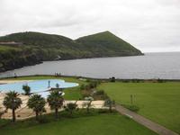 Hotelanlage Terceira Mar mit Monte Brasil &ndash; &copy; Annette Zocher (Eberhardt TRAVEL)