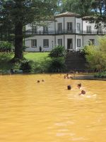 38 Grad Thermalwasser mit Wohnhaus von Th.Hickling &ndash; &copy; Heike Heinen (Eberhardt TRAVEL)