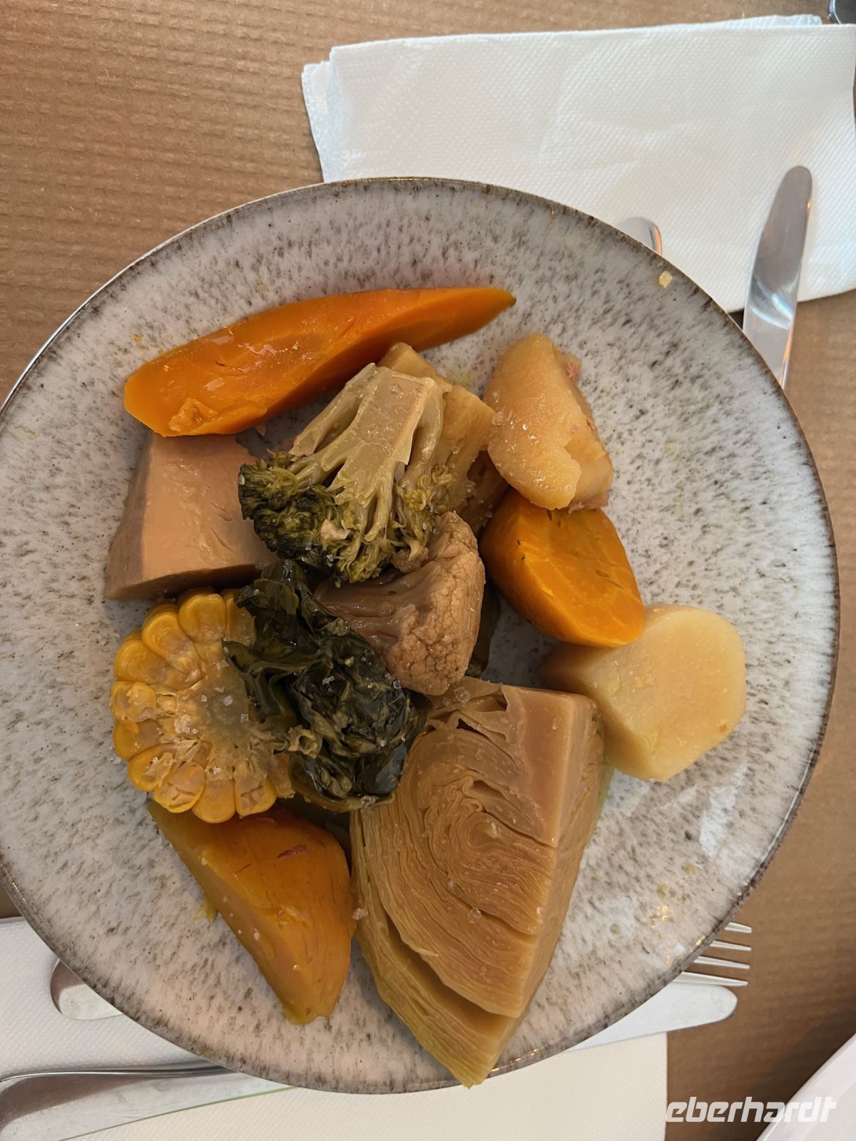 Vegetarischer Eintopf, Restaurant Tony´s, Furnas, São Miguel, Azoren, Portugal &ndash; &copy; Maria Feibig (Eberhardt TRAVEL)