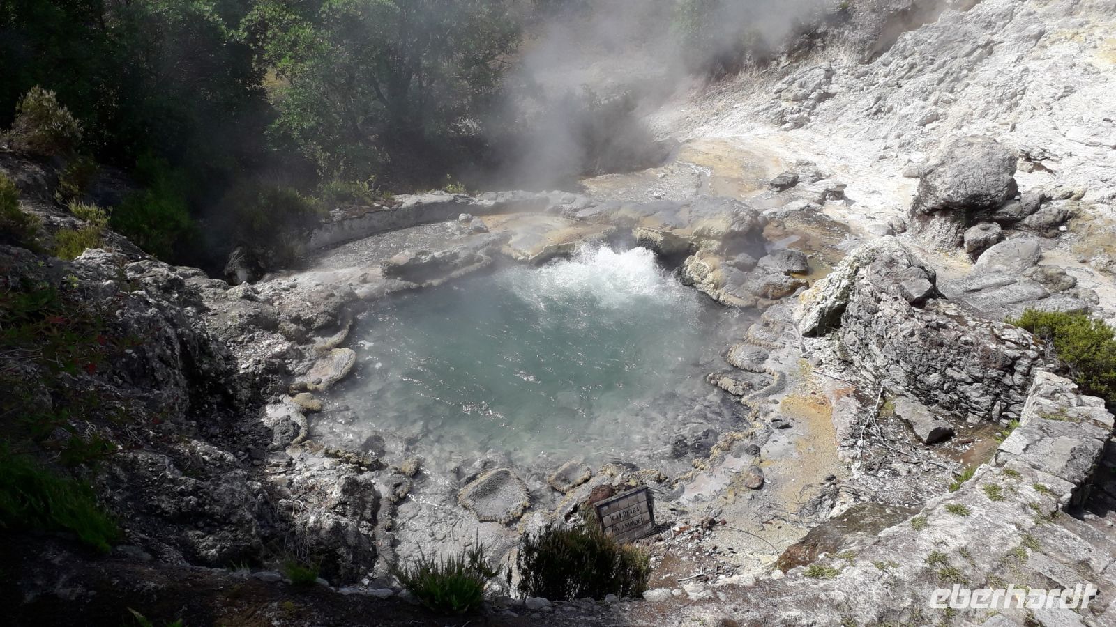 Der Schwefelgeruch liegt in der Luft &ndash; &copy; Julia Kies (Eberhardt TRAVEL)