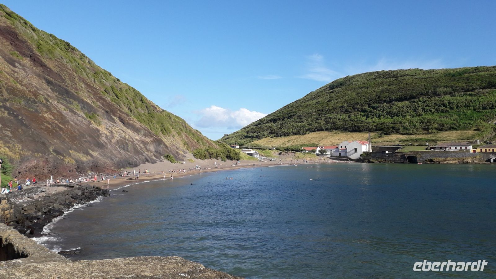 Der Strand in Horta &ndash; &copy; Julia Kies (Eberhardt TRAVEL)