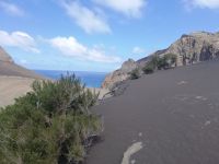Vulkan Capelinhos - Aufsieg, Faial, Azoren &ndash; &copy; Marieta Beck (Eberhardt TRAVEL)