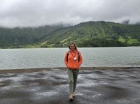 Reisebegleitung Katrin am Lagoa Azul in Sete Cidades