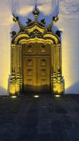 Tür mit Beleuchtung - Ponta Delgada - Azoren - Portugal.jpeg &ndash; &copy; Manuel González Urrutia (Eberhardt TRAVEL)