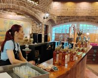 Kostprobe Ananaslikör &ndash; &copy; Monika Cortese (Eberhardt TRAVEL)