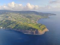 Anflug auf Faial &ndash; &copy; Monika Cortese (Eberhardt TRAVEL)