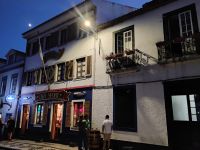 Peter's Sport Café am Abend, Horta &ndash; &copy; Monika Cortese (Eberhardt TRAVEL)