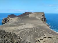 Auf dem Weg nach ganz oben, Capelinhos, Faial  &ndash; &copy; Monika Cortese (Eberhardt TRAVEL)