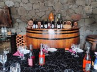 Kostproben bei Adega A Buraca, Pico  &ndash; &copy; Monika Cortese (Eberhardt TRAVEL)