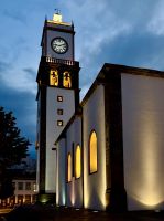 Glockenturm bei Nacht - Ponta Delgada - Azoren - Portugal.jpeg &ndash; &copy; Manuel González Urrutia (Eberhardt TRAVEL)