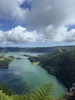 Lagune und Berge - Ponta Delgada - Azoren - Portugal.jpeg &ndash; &copy; Manuel González Urrutia (Eberhardt TRAVEL)