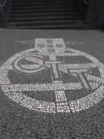 Rundgang durch Horta - Gehweg mit Verzierung &ndash; &copy; Hans-Joachim Trutz (Eberhardt TRAVEL)