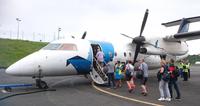 Die kleinen Propellermaschinen fliegen von Insel zu Insel &ndash; &copy; Simone Willner (Eberhardt TRAVEL)