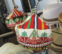 Die traditionellen Mützen &ndash; &copy; Marieta Beck (Eberhardt TRAVEL)