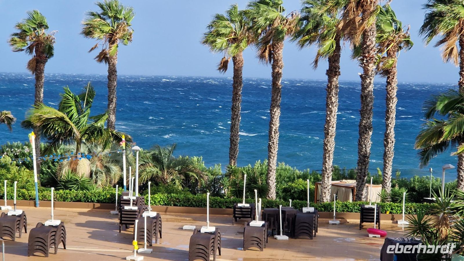 3-1-1_Das Meer bei Sturm am Hotel.jpg &ndash; &copy; Wolf-Rüdiger Meyer (Eberhardt TRAVEL)