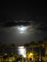 Der Vollmond begrüßt uns.. &ndash; &copy; Yvonne Geisler (Eberhardt TRAVEL)