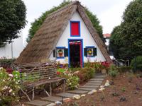 Santana und seine berühmten kleinen Häuschen &ndash; &copy; Hans-Joachim Trutz (Eberhardt TRAVEL)