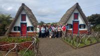 Santana,unsere Gruppe vor den Casas de Colmo &ndash; &copy; Gisela Gerlach (Eberhardt TRAVEL)