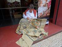 Funchal - Madeira-Stickerin &ndash; &copy; Hans-Joachim Trutz (Eberhardt TRAVEL)