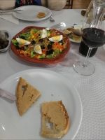 Mittag unter den Einheimischen_Portugiesische Spezialitäten in Faro.jpg &ndash; &copy; Patrick Erdmann (Eberhardt TRAVEL)